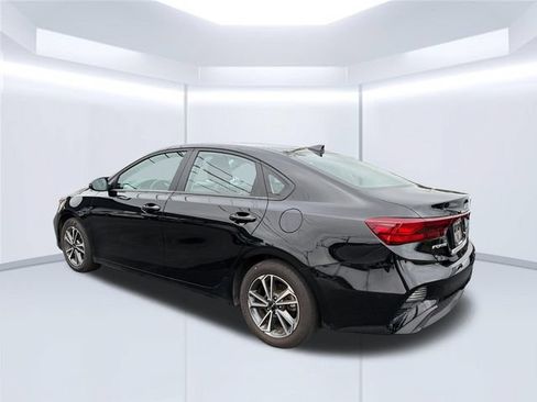 Used 2024 Kia Forte LXS w/ LXS Technology Package FWD image 3