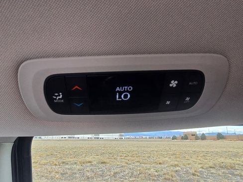 Used 2023 Chrysler Pacifica Touring-L FWD image 29