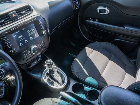 Used 2018 Kia Soul + image 25