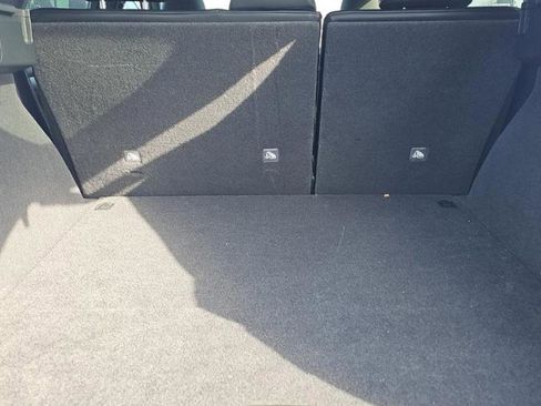 Used 2023 Nissan Pathfinder SL w/ Black Appearance Package image 15