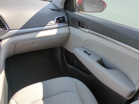 Used 2017 Hyundai Elantra SE image 15