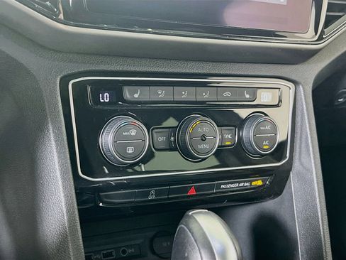 Used 2020 Volkswagen Atlas Cross Sport SEL R-Line image 16