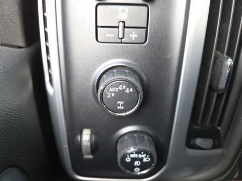 Used 2018 GMC Sierra 1500 SLE image 9