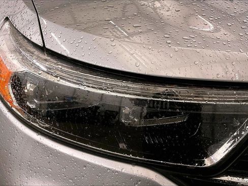 Certified 2021 Ford Explorer XLT image 28