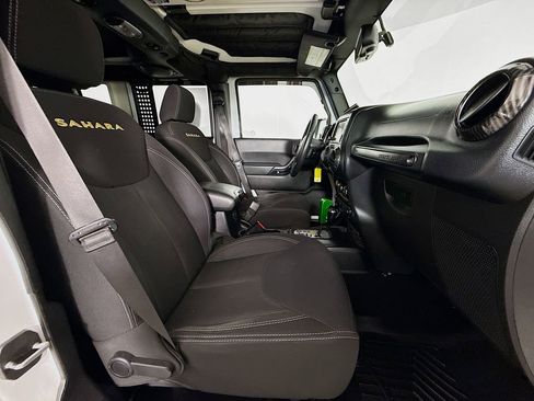 Used 2014 Jeep Wrangler Unlimited Sahara image 27