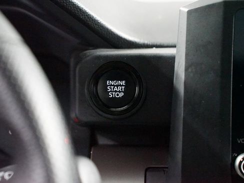 Certified 2024 Toyota Tacoma SR5 image 18