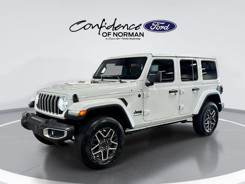 Used 2026 Jeep Wrangler Unlimited Sahara AWD/4WD image 1