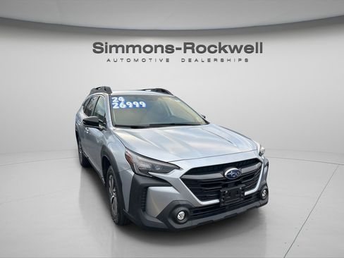 Used 2024 Subaru Outback Premium image 3