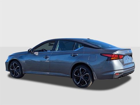 New 2025 Nissan Altima 2.5 SR image 3