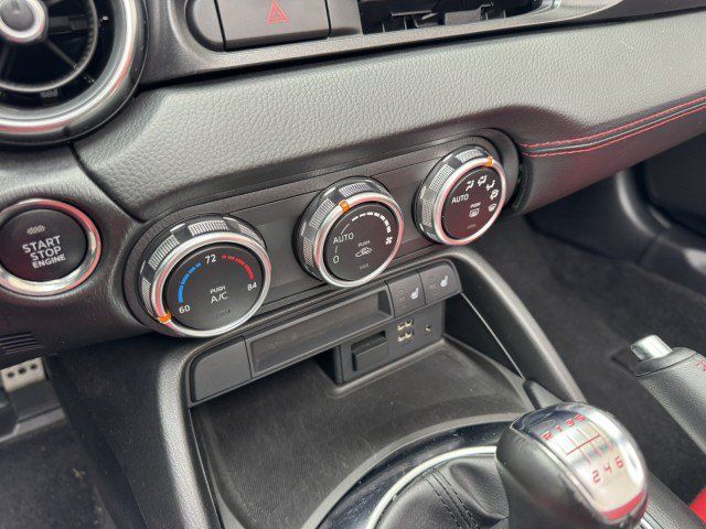 Used 2019 FIAT 124 Spider Abarth w/ Visibility Group RWD image 26