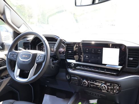 New 2026 GMC Sierra 3500 SLT w/ SLT Convenience Package AWD/4WD image 32