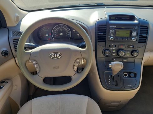 Used 2011 Kia Sedona LX FWD image 17