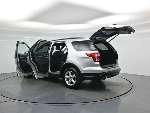 Certified 2018 Ford Explorer XLT w/ Equipment Group 202A FWD image 35