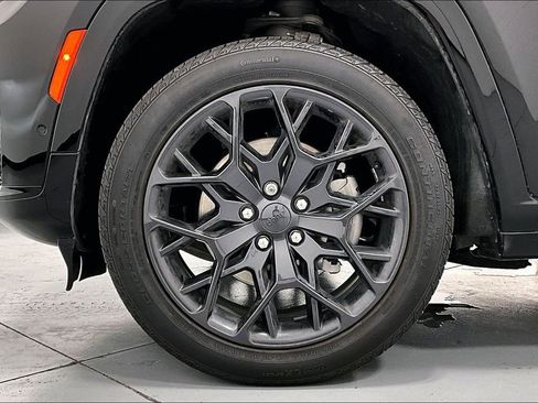 Used 2025 Jeep Grand Cherokee L Summit image 11