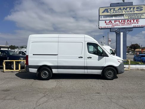 Used 2021 Mercedes-Benz Sprinter 2500 image 2