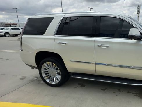 Used 2015 Cadillac Escalade Platinum AWD/4WD image 2