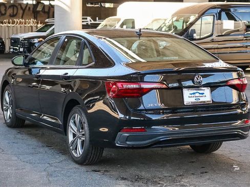 Used 2024 Volkswagen Jetta SE image 8