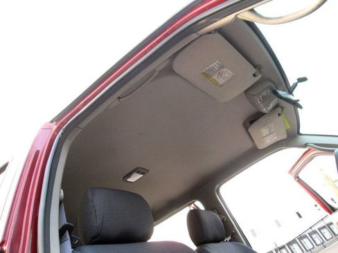 Used 2004 Nissan Frontier XE w/ (PWR) XE Pwr Pkg AWD/4WD image 26