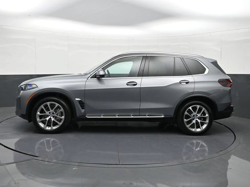 Used 2024 BMW X5 sDrive40i w/ Premium Package RWD image 2