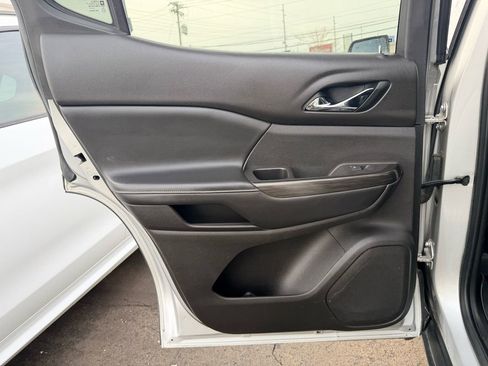 Used 2020 GMC Acadia SLT w/ LPO, Floor Liner Package image 26