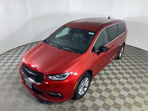 New 2026 Chrysler Pacifica Select image 7