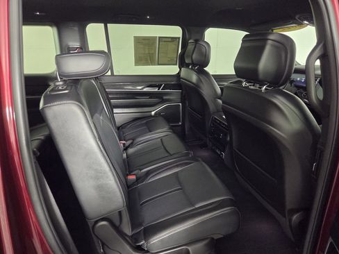 Used 2022 Jeep Wagoneer Series II AWD/4WD image 32
