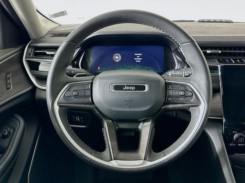 Used 2023 Jeep Grand Cherokee 4x4 image 18