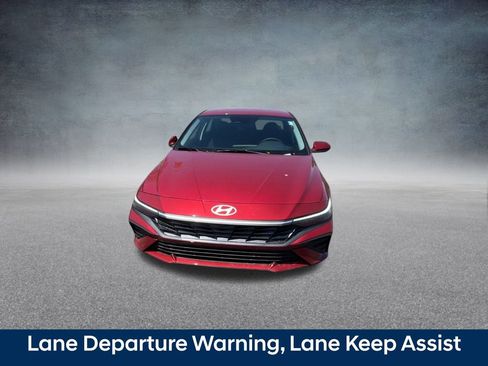 Certified 2025 Hyundai Elantra SE image 6
