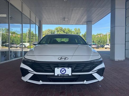 Used 2024 Hyundai Elantra SE FWD image 4