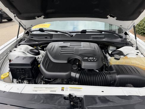 Used 2011 Dodge Challenger image 23