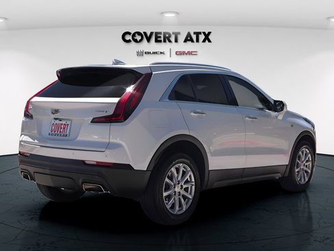 Used 2023 Cadillac XT4 Luxury w/ Cold Weather Package FWD image 5