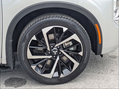 Used 2024 Mitsubishi Outlander SEL FWD image 13