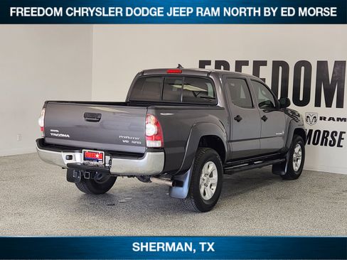 Used 2015 Toyota Tacoma PreRunner w/ SR5 Package RWD image 4
