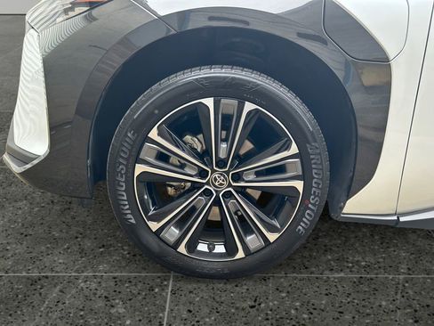 Used 2023 Toyota bZ4X AWD image 4