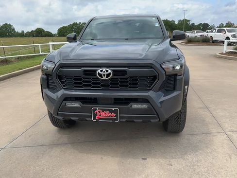 Used 2024 Toyota Tacoma TRD Off-Road AWD/4WD image 4
