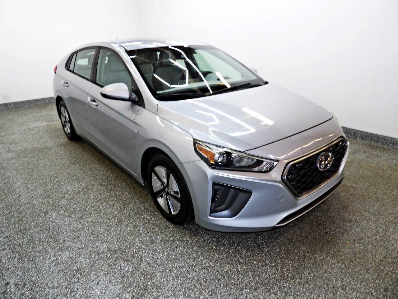 Used 2020 Hyundai Ioniq Blue FWD image 3