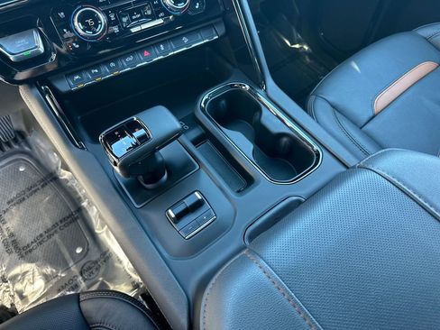 Used 2025 GMC Sierra 1500 AT4 image 23