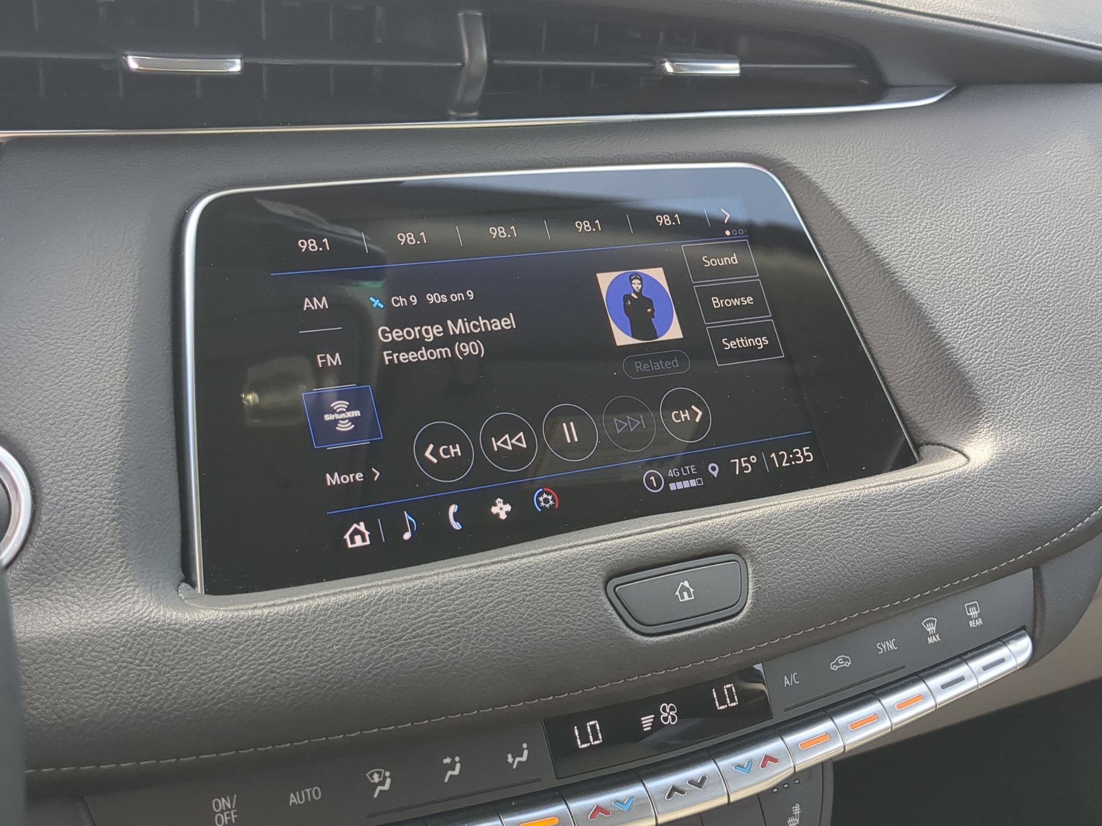 Certified 2023 Cadillac XT4 Luxury w/ Cold Weather Package FWD image 11