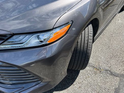 Used 2019 Toyota Camry XLE FWD image 2