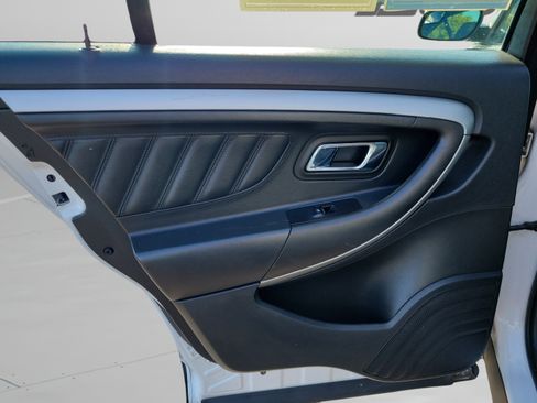Used 2018 Ford Taurus SEL w/ Equipment Group 201A FWD image 17