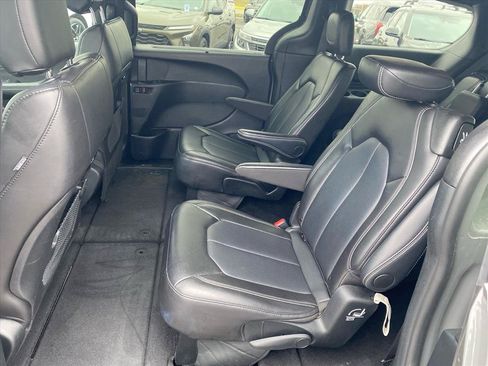Used 2025 Chrysler Pacifica Select FWD image 22
