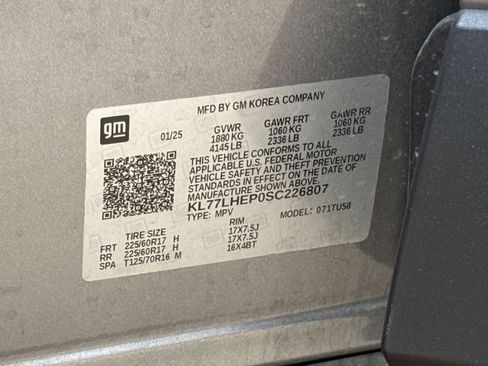 Used 2025 Chevrolet Trax LT FWD image 28