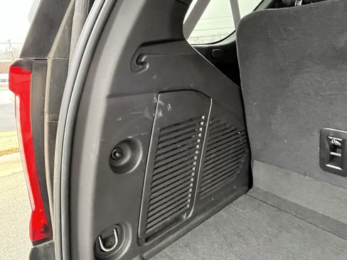 Used 2021 GMC Yukon Denali w/ Denali Premium Package image 31