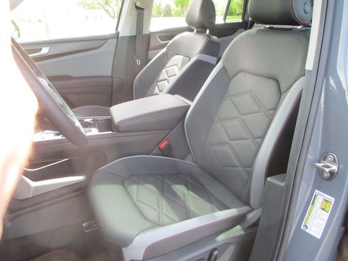 Used 2025 Volkswagen Atlas Peak Edition SE image 17