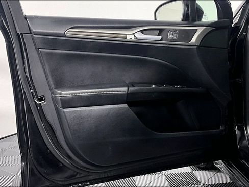 Used 2019 Ford Fusion SEL FWD image 22