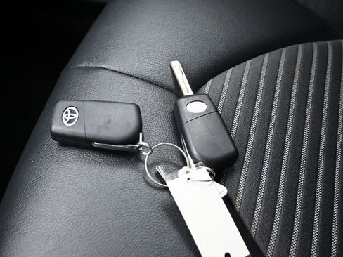 Used 2023 Toyota Camry SE image 23