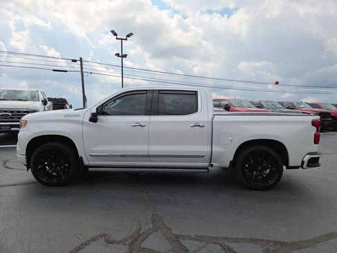 Used 2023 Chevrolet Silverado 1500 High Country w/ High Country Premium Package AWD/4WD image 3