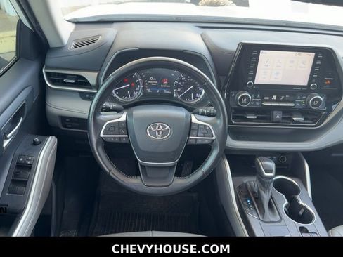Used 2022 Toyota Highlander XLE FWD image 81