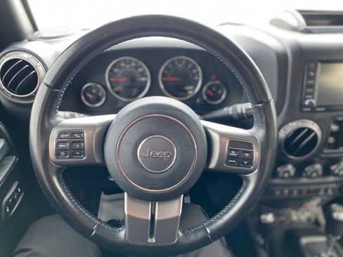 Used 2018 Jeep Wrangler Unlimited Sahara AWD/4WD image 28