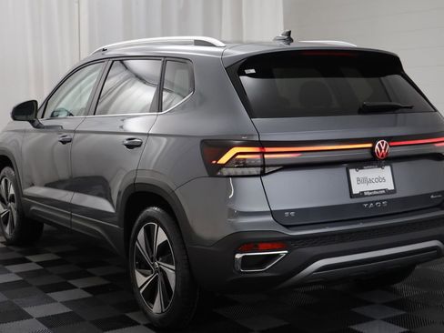 New 2026 Volkswagen Taos SE image 14